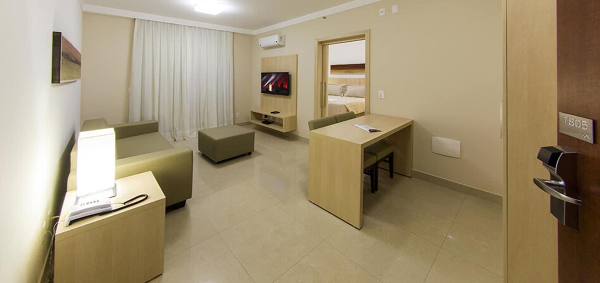 Hotel Mont Blanc Premium ريبيراو بريتو المظهر الخارجي الصورة A typical hotel room