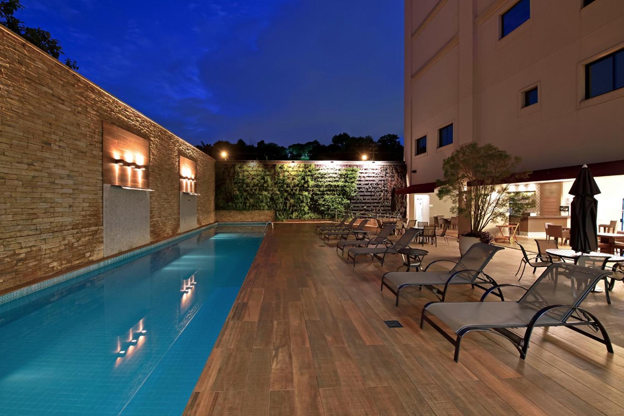 Hotel Mont Blanc Premium ريبيراو بريتو المظهر الخارجي الصورة Hotel's pool