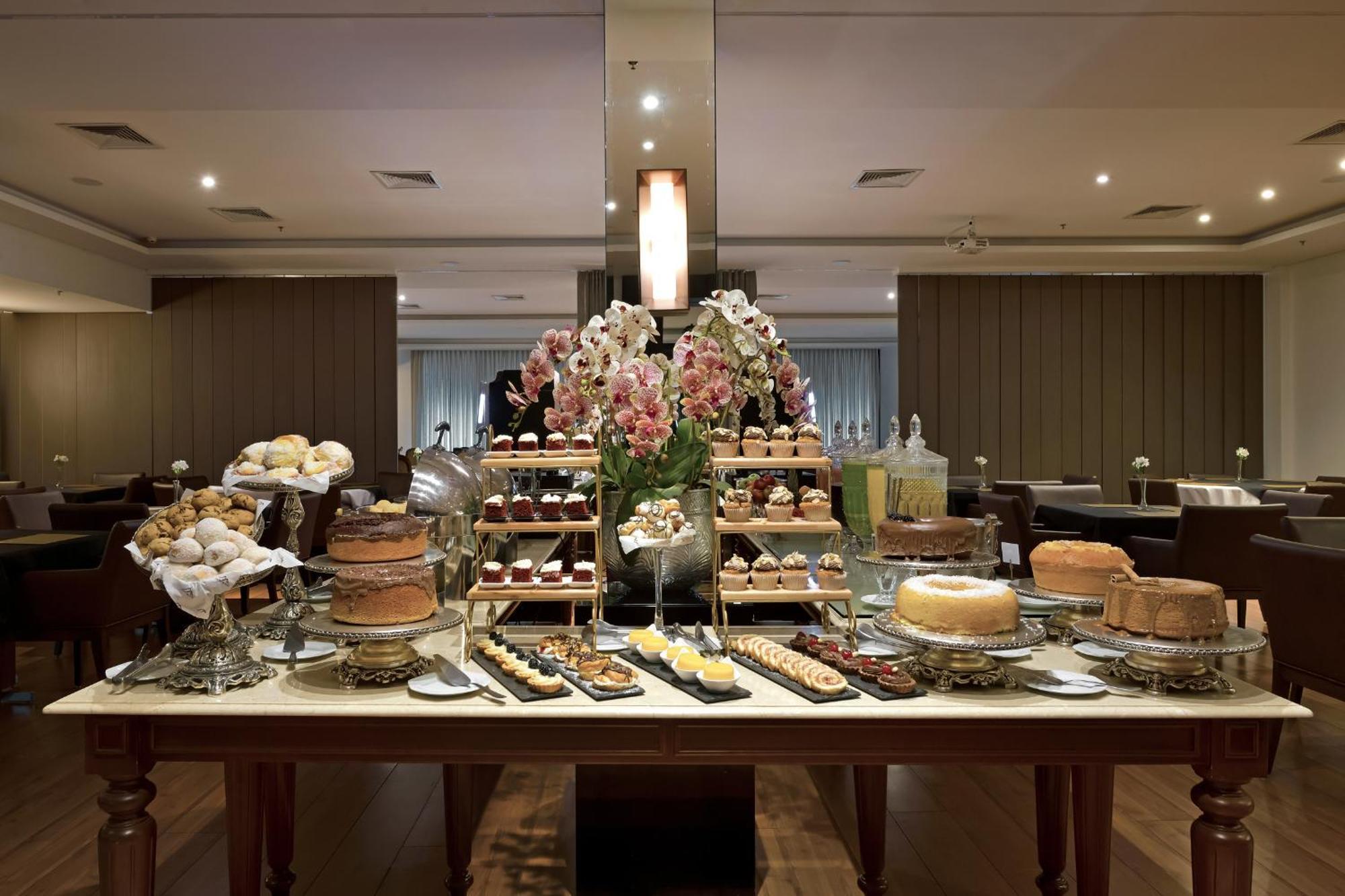 Hotel Mont Blanc Premium ريبيراو بريتو المظهر الخارجي الصورة A dessert buffet