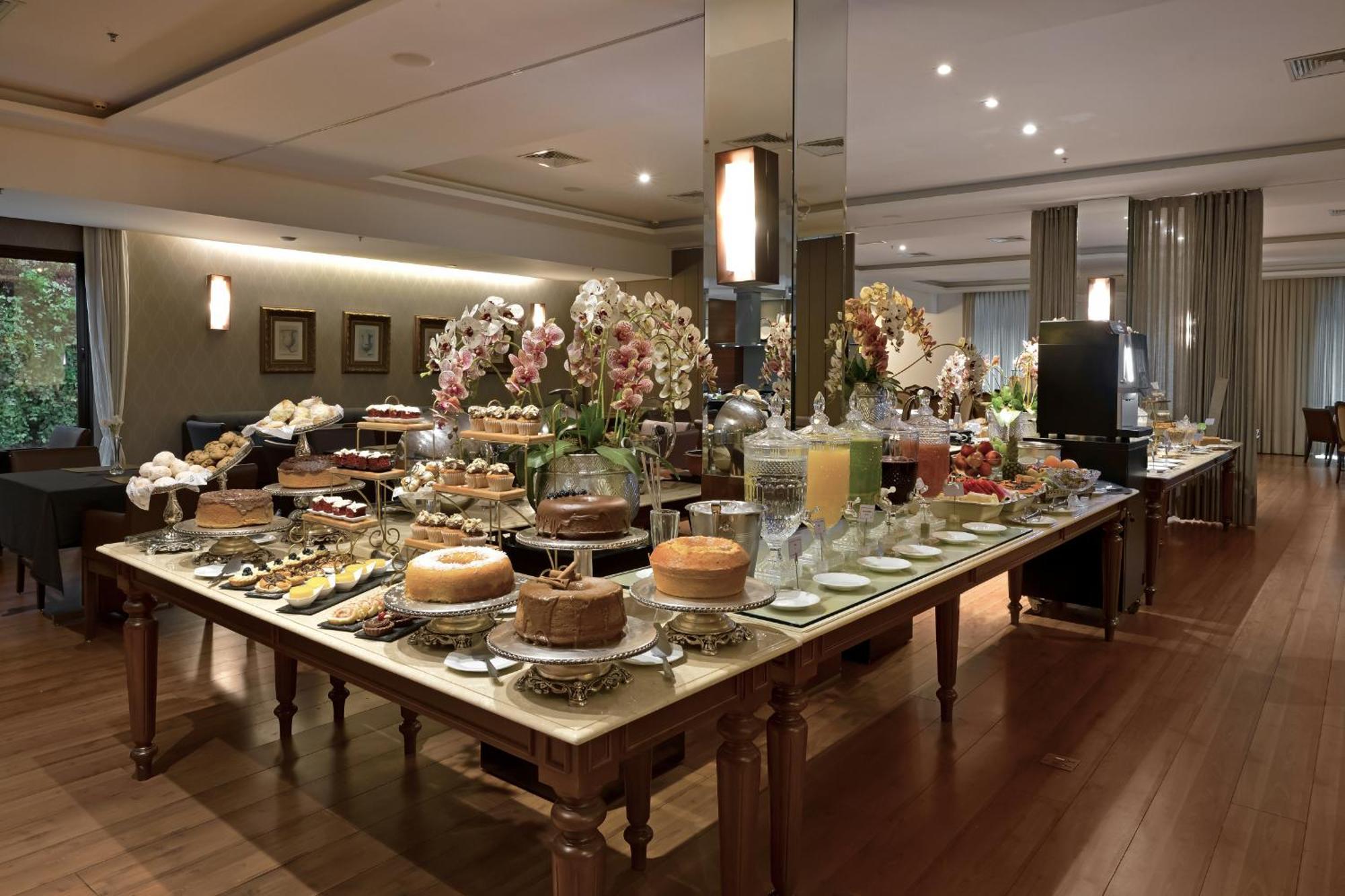 Hotel Mont Blanc Premium ريبيراو بريتو المظهر الخارجي الصورة A dessert buffet