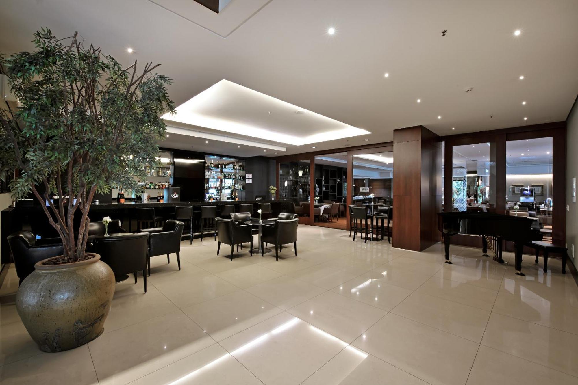 Hotel Mont Blanc Premium ريبيراو بريتو المظهر الخارجي الصورة The interior of the lounge