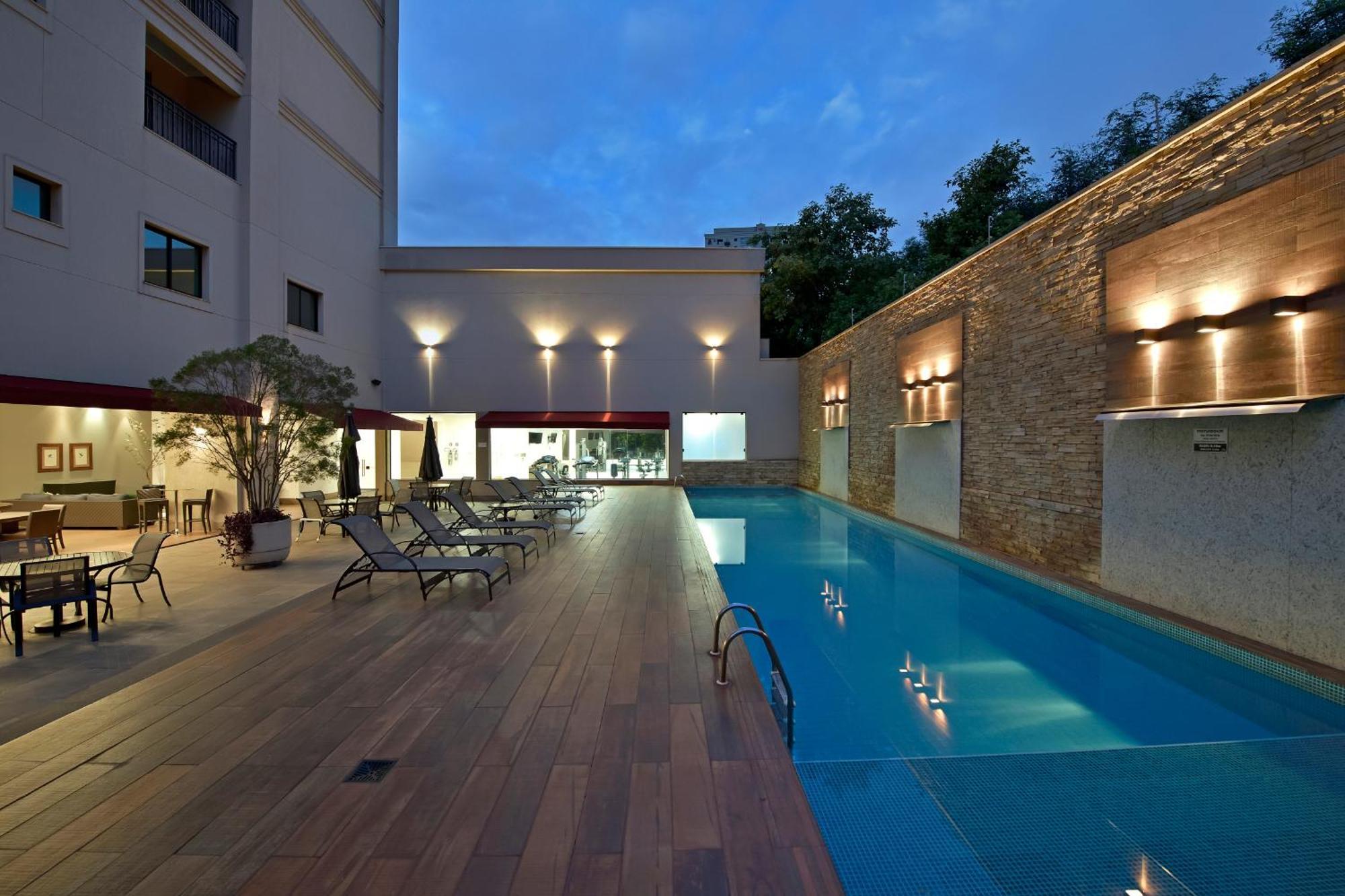 Hotel Mont Blanc Premium ريبيراو بريتو المظهر الخارجي الصورة The swimming pool at the hotel