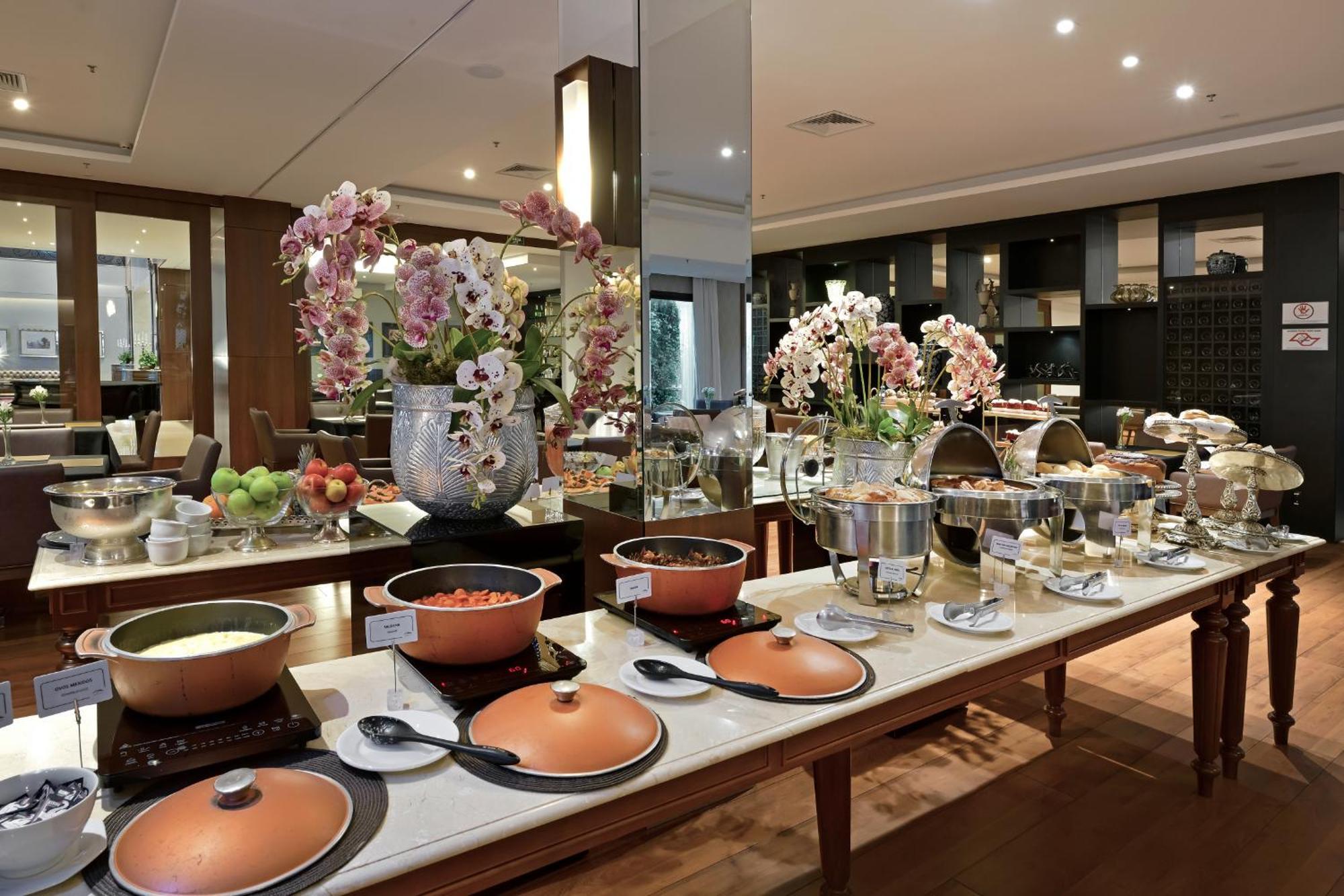 Hotel Mont Blanc Premium ريبيراو بريتو المظهر الخارجي الصورة The buffet at the hotel