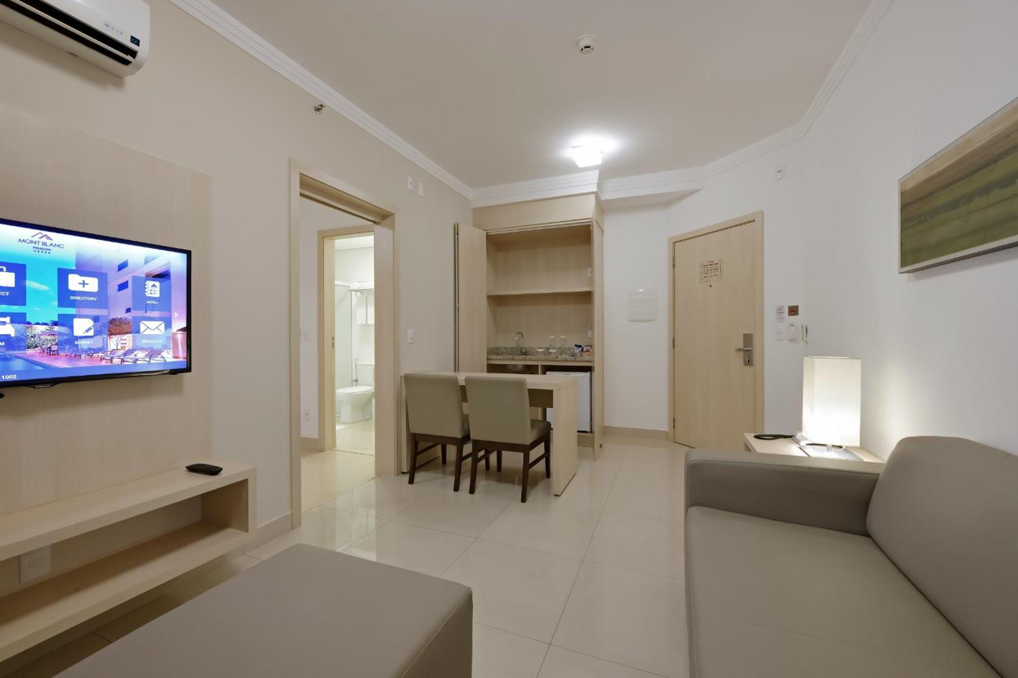 Hotel Mont Blanc Premium ريبيراو بريتو الغرفة الصورة A typical apartment