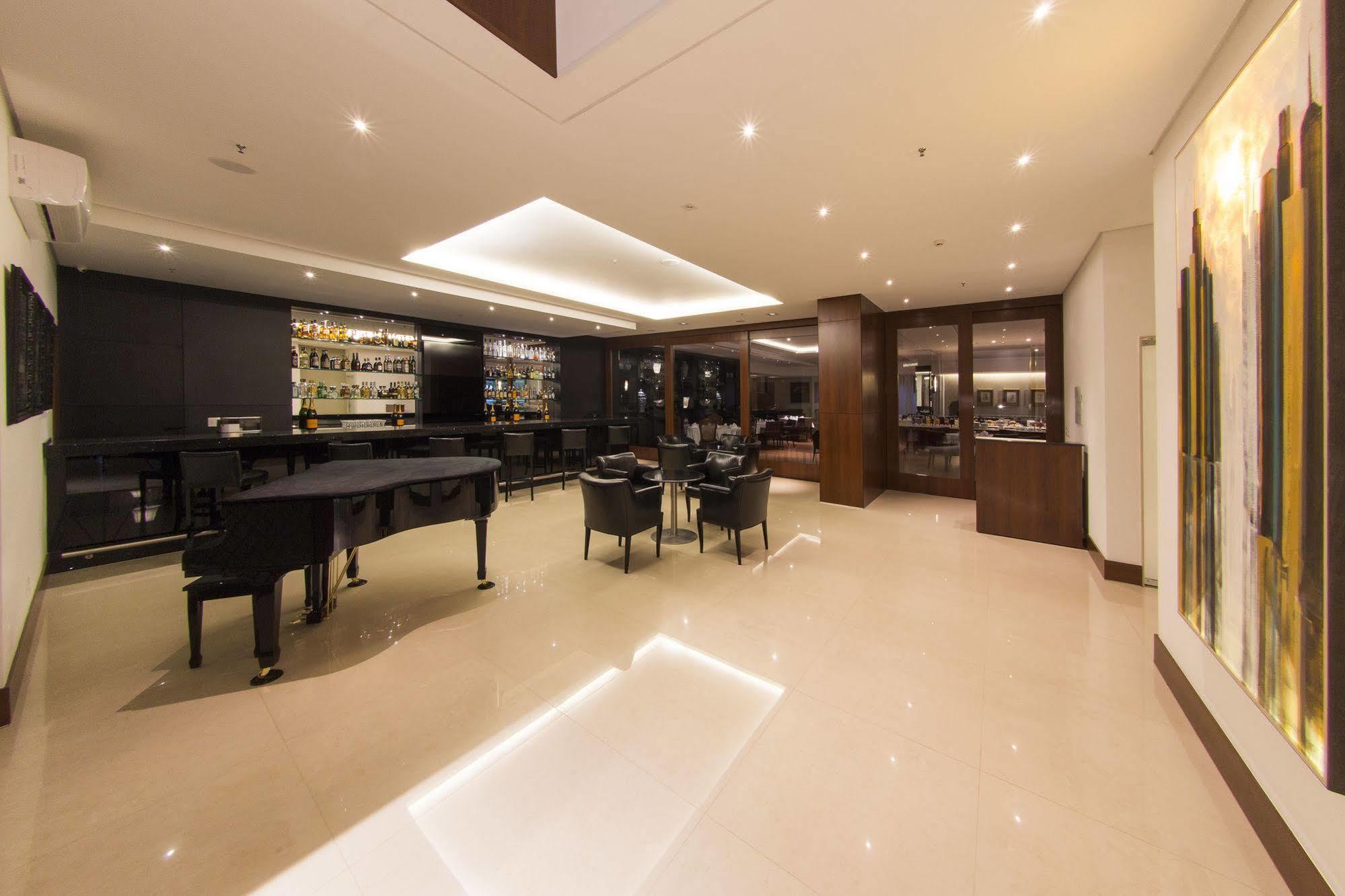 Hotel Mont Blanc Premium ريبيراو بريتو المظهر الخارجي الصورة The interior of the club