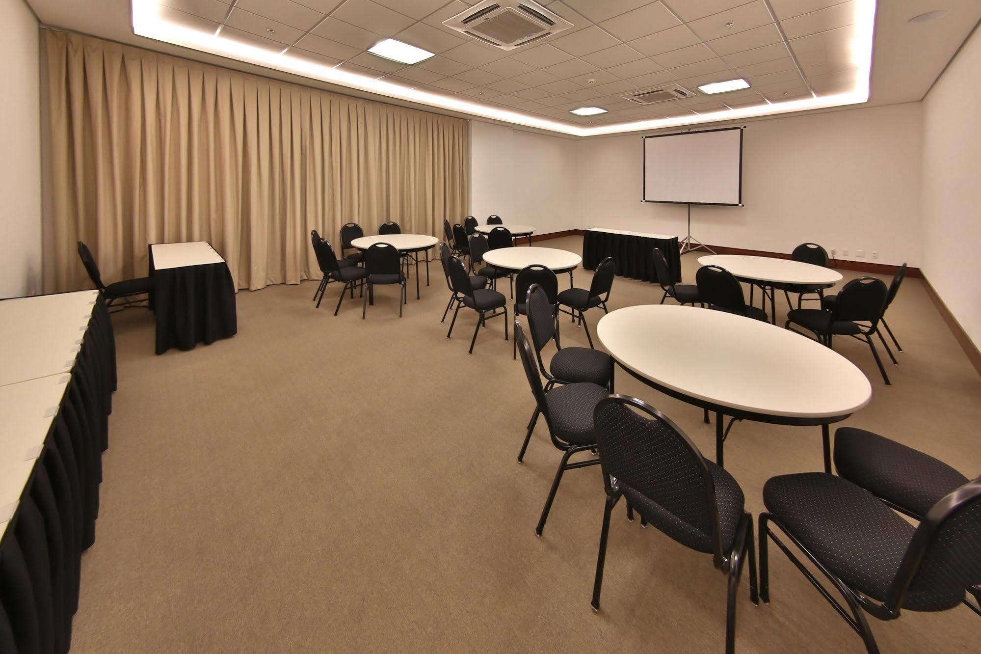 Hotel Mont Blanc Premium ريبيراو بريتو المظهر الخارجي الصورة A meeting room at the National Library of the Netherlands