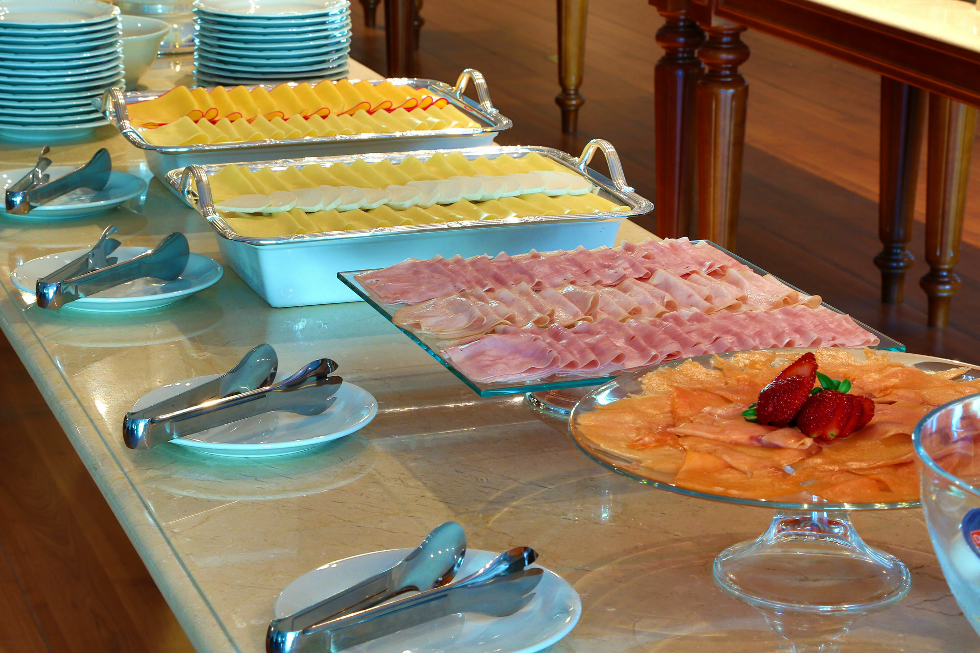 Hotel Mont Blanc Premium ريبيراو بريتو المظهر الخارجي الصورة A buffet